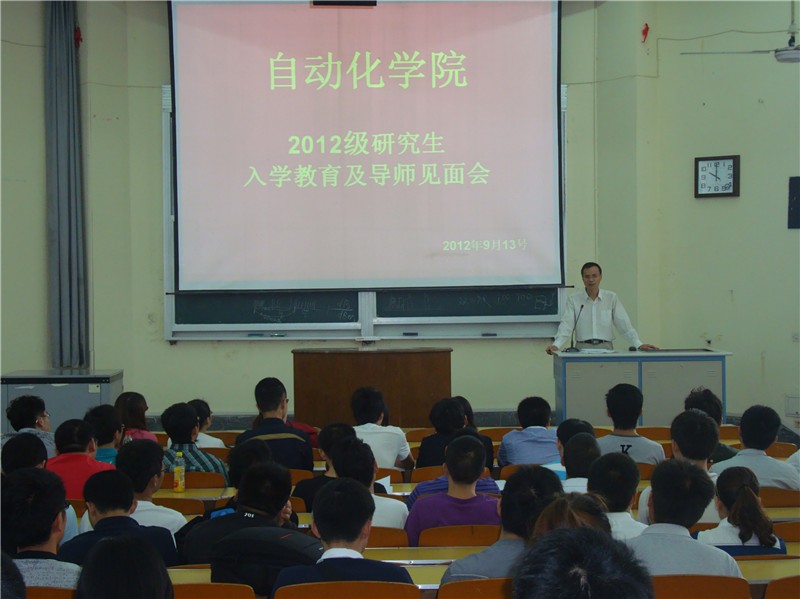 色情网站
召开2012级研究生入学教育及导师见面会
